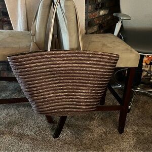 GI-Normous Beach BagWoven Straw Tote Bag in Brown and Metallic